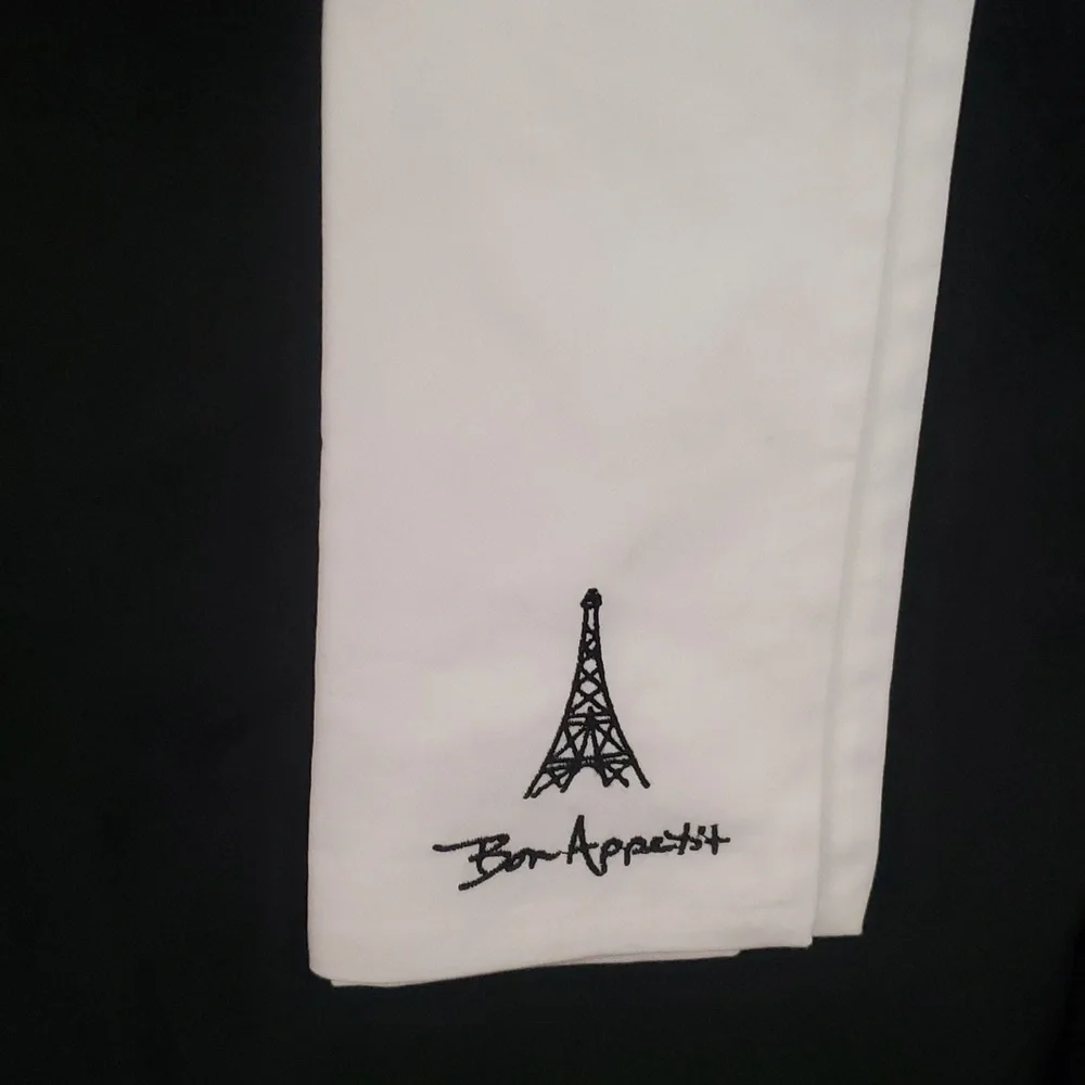 NWOT 4 100% Cotton Dinner Napkins